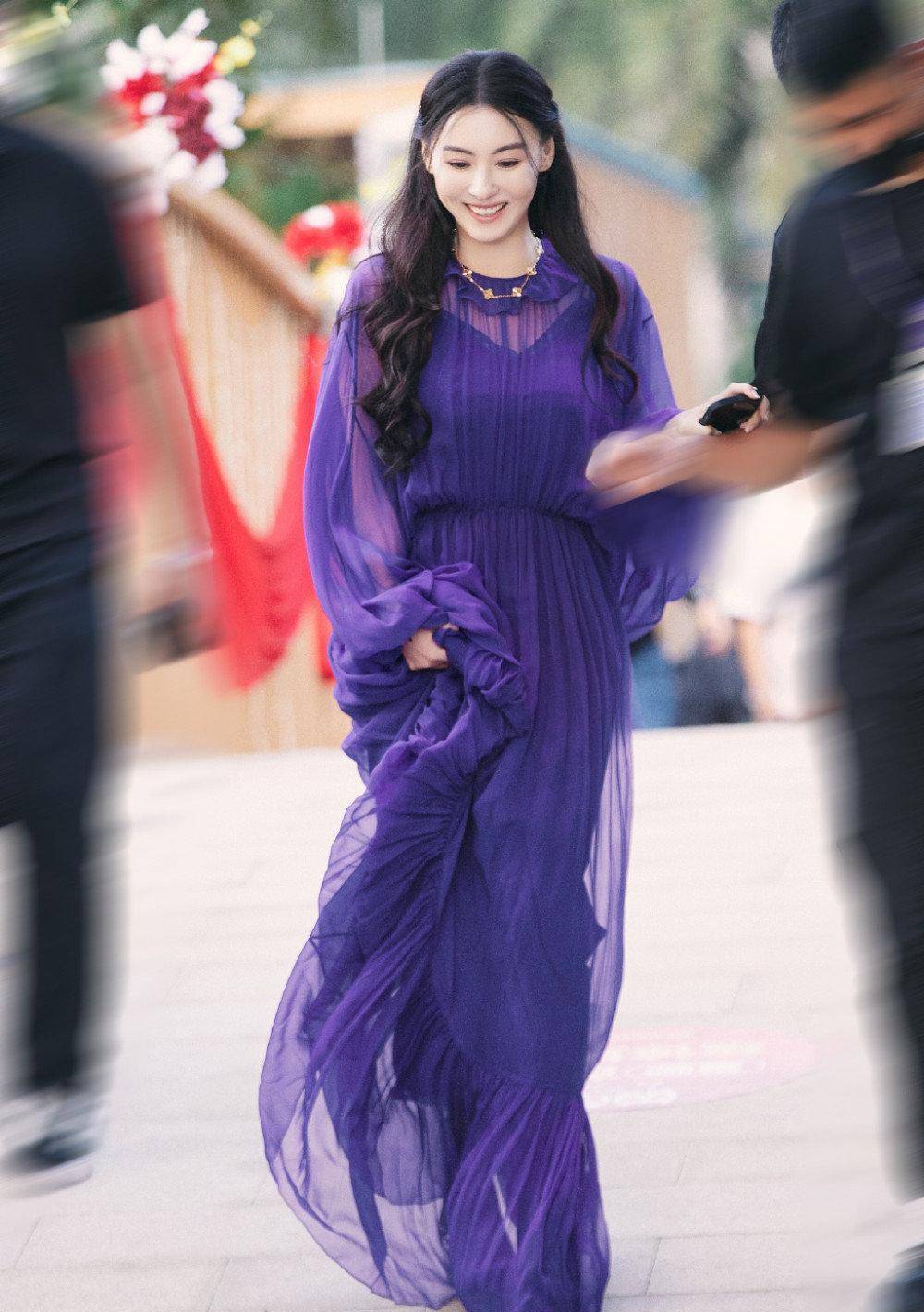 张柏芝的紫色薄纱透视长裙身材曼妙，披肩长发温婉可人-4