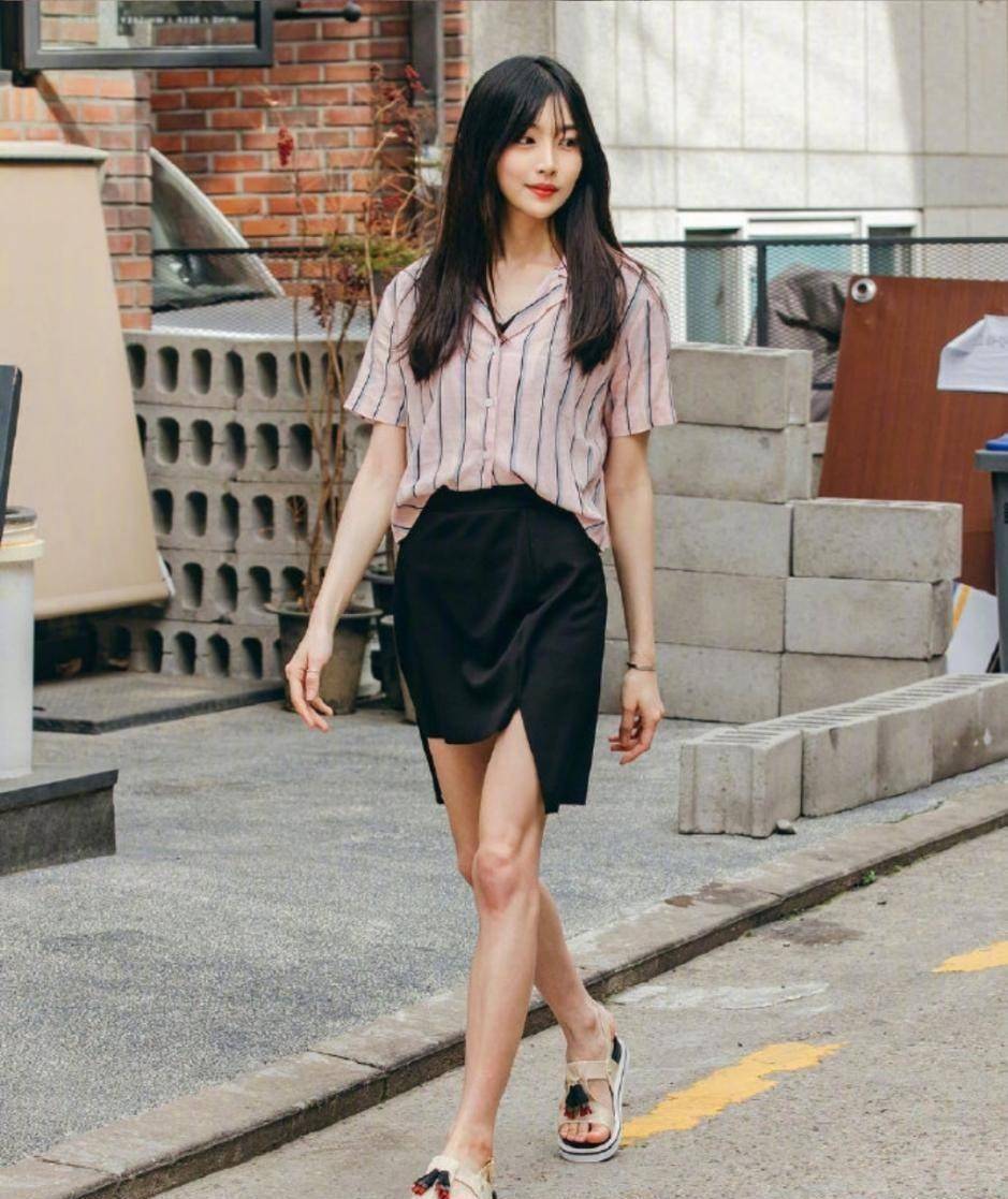 韩国路人街拍没有礼服和高跟鞋，基础款也能玩转时髦-4