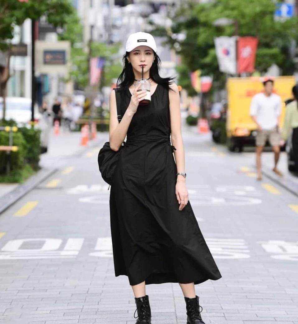 韩国路人街拍没有礼服和高跟鞋，基础款也能玩转时髦-7