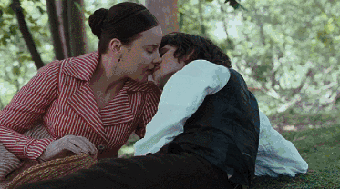 男女接吻时，谁更喜欢伸舌头