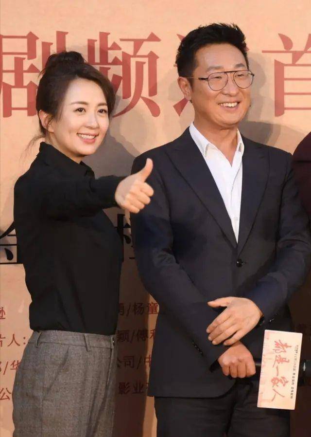 杨童舒44岁穿老年服,稍微打扮下就气质满满,素颜也很干净!-1 杨童舒44岁穿老年服,稍微打扮下就气质满满,素颜也很干净!