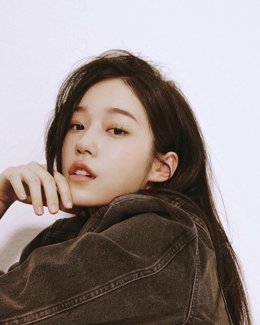 梨大高材生、热爱绘画的鬼才少女:《浪漫速成班》模范生卢允瑞,私下穿搭有魅力