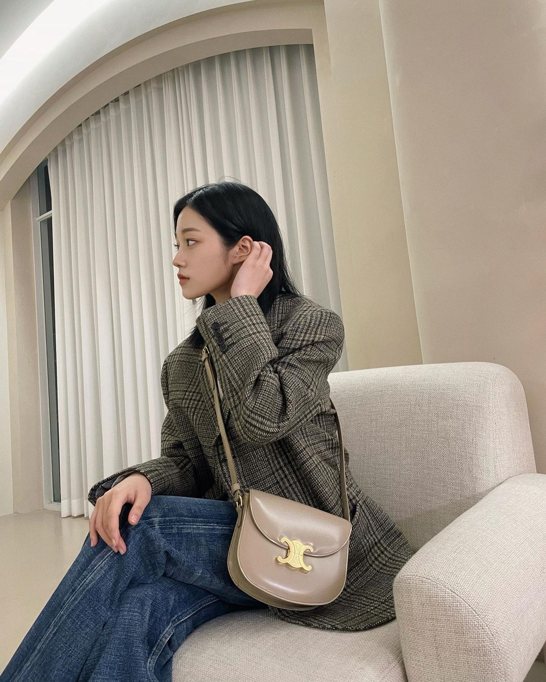 梨大高材生、热爱绘画的鬼才少女:《浪漫速成班》模范生卢允瑞,私下穿搭有魅力