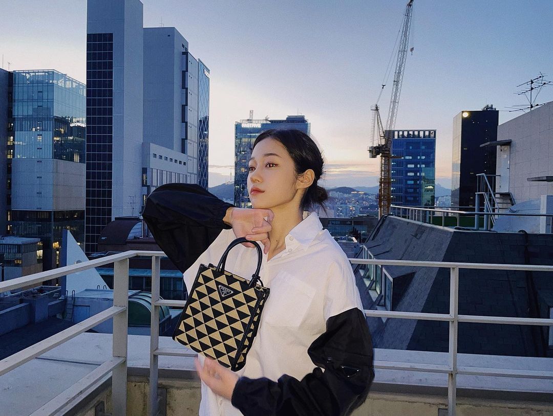 梨大高材生、热爱绘画的鬼才少女:《浪漫速成班》模范生卢允瑞,私下穿搭有魅力