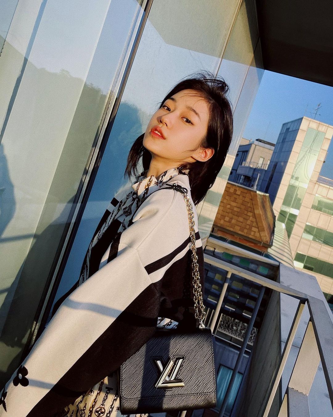 梨大高材生、热爱绘画的鬼才少女:《浪漫速成班》模范生卢允瑞,私下穿搭有魅力