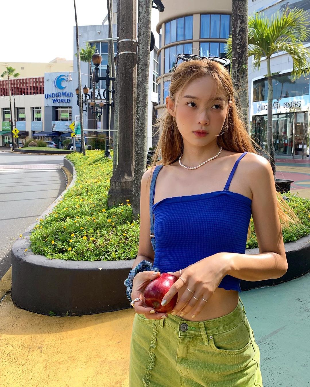 可爱又搞怪,韩国模特Jellabee缤纷多彩的穿衣打扮太有感染力