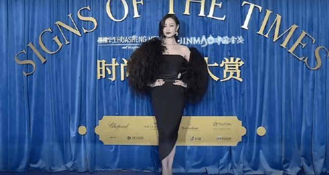 秦海璐张雨绮红毯造型翻车,何穗细布条遮胸穿搭比刘雯还惊艳-9 秦海璐张雨绮红毯造型翻车,何穗细布条遮胸穿搭比刘雯还惊艳