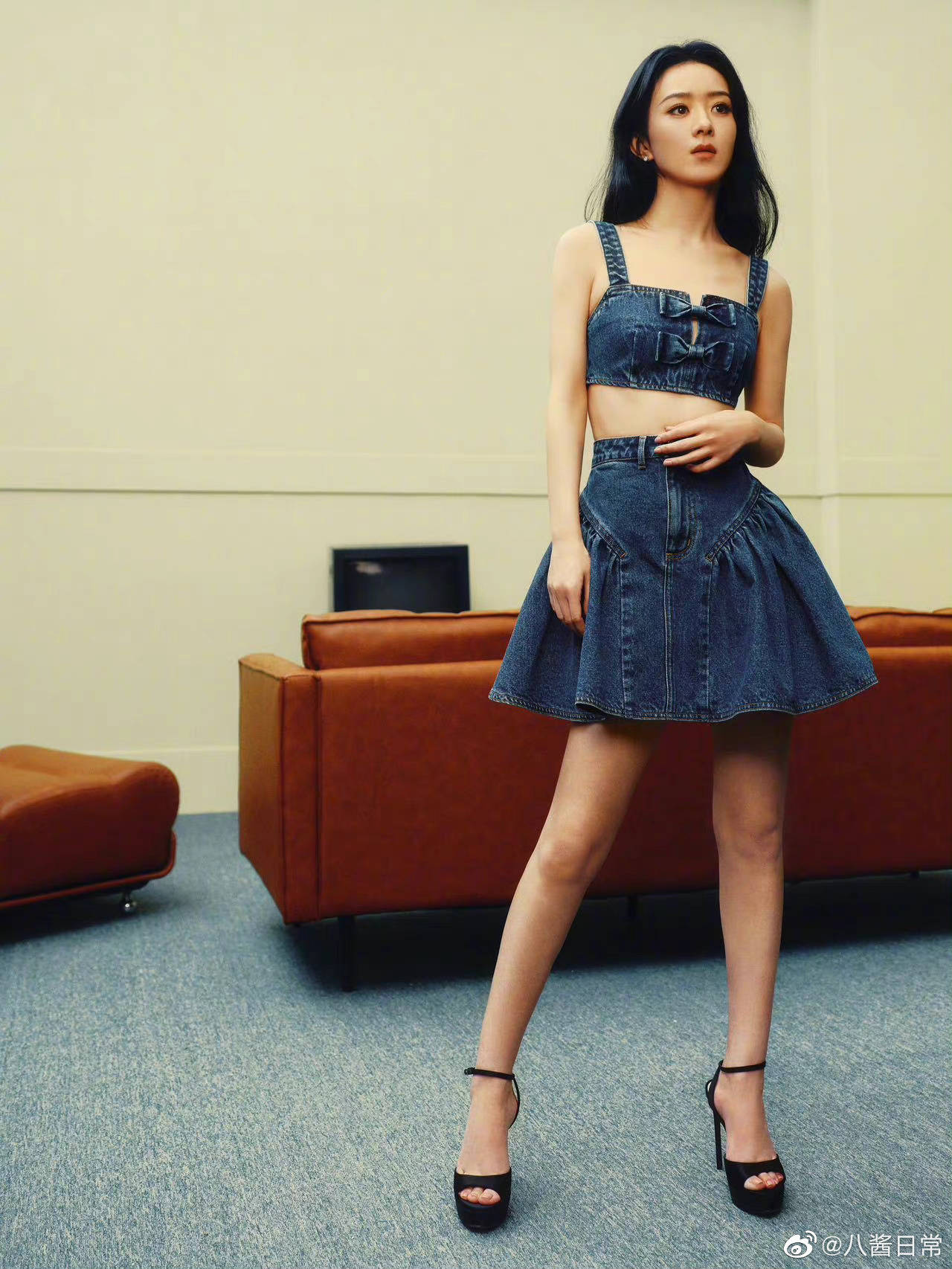 赵丽颖穿吊带短裙大秀香肩!自信满满气质太好了-5 赵丽颖穿吊带短裙大秀香肩!自信满满气质太好了