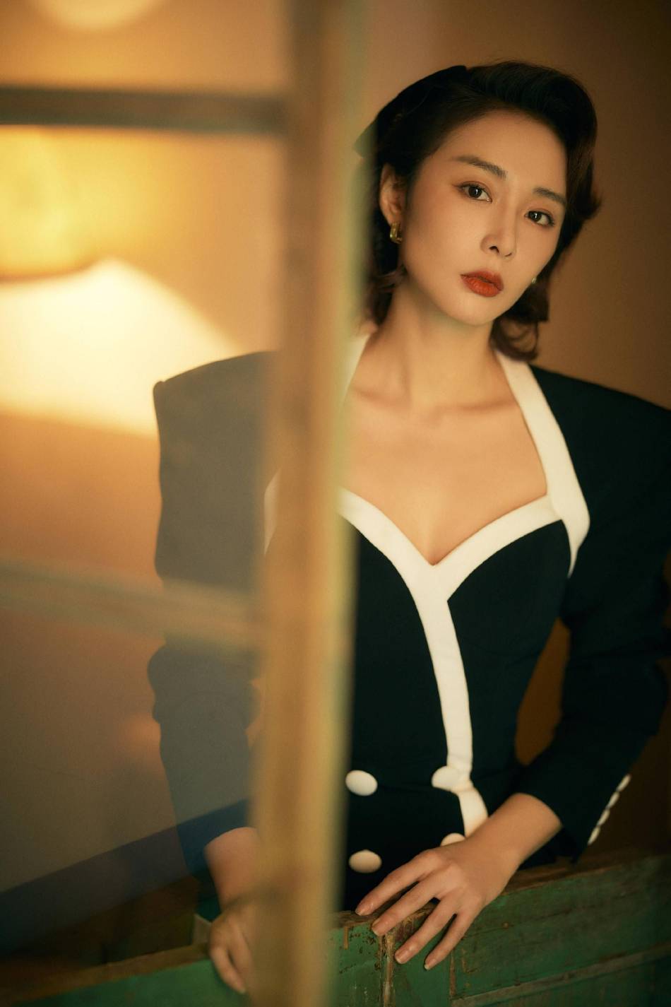高叶穿黑蕾丝内衣露事业线!写真图片性感火辣-1 高叶穿黑蕾丝内衣露事业线!写真图片性感火辣