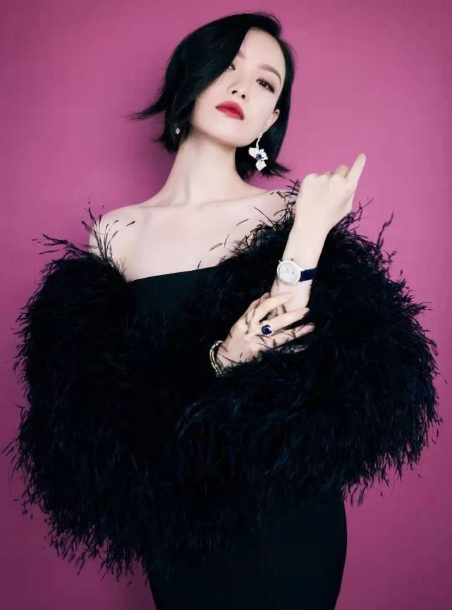 秦海璐张雨绮红毯造型翻车,何穗细布条遮胸穿搭比刘雯还惊艳-10 秦海璐张雨绮红毯造型翻车,何穗细布条遮胸穿搭比刘雯还惊艳