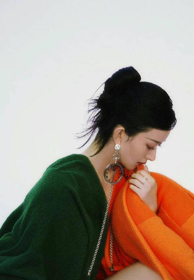赵丽颖刘诗诗杨颖登金九封面，如破茧之蝶赏尽优美-6