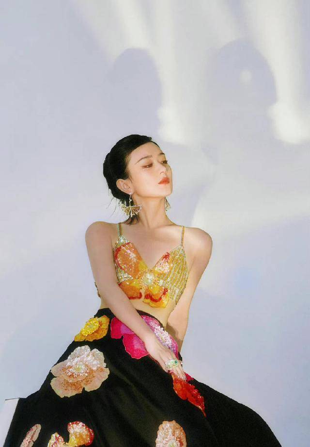 赵丽颖刘诗诗杨颖登金九封面，如破茧之蝶赏尽优美-9