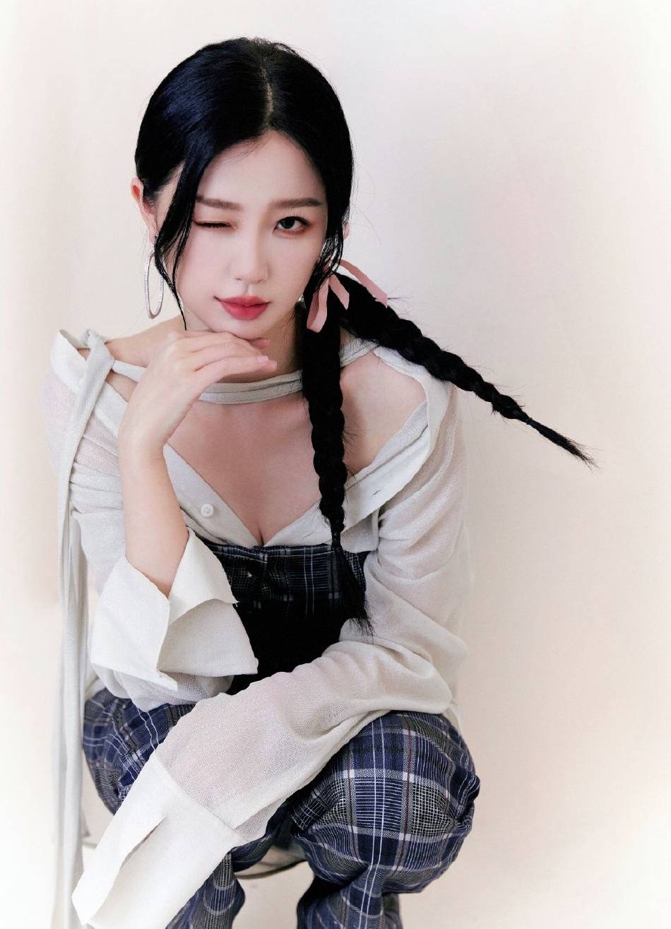 虞书欣穿露脐修身装露出事业线!甜美不失小性感太美了-1 虞书欣穿露脐修身装露出事业线!甜美不失小性感太美了