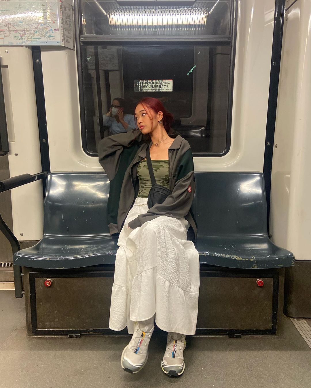 穿着好像随时都可以往户外跑:跟着Gorpcore风做最酷的山系辣妹