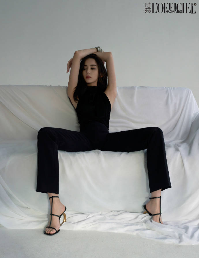 古力娜扎靓丽写真大秀白皙长腿！曼妙身材太迷人了