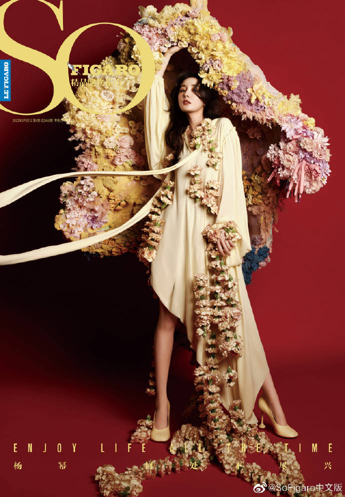 杨幂最新写真曝光，小蛮腰惹眼！完美身材性感迷人