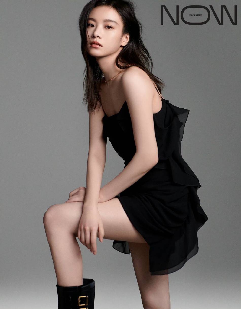 张婧仪李庚希拍时尚写真照片，靓丽香肩大长腿太惊艳！-5