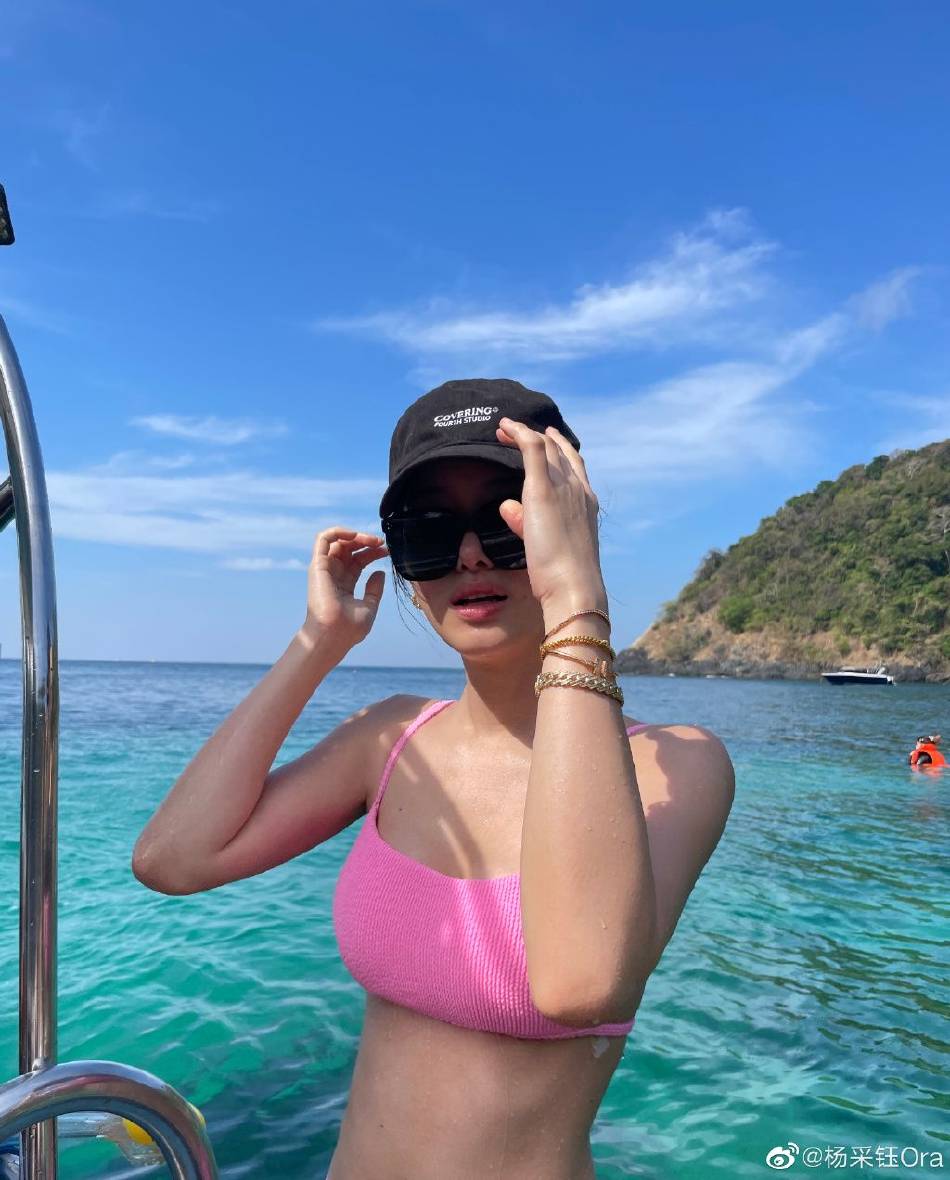 杨采钰分享泳装照变性感辣妹！曼妙身材凹凸有致-4
