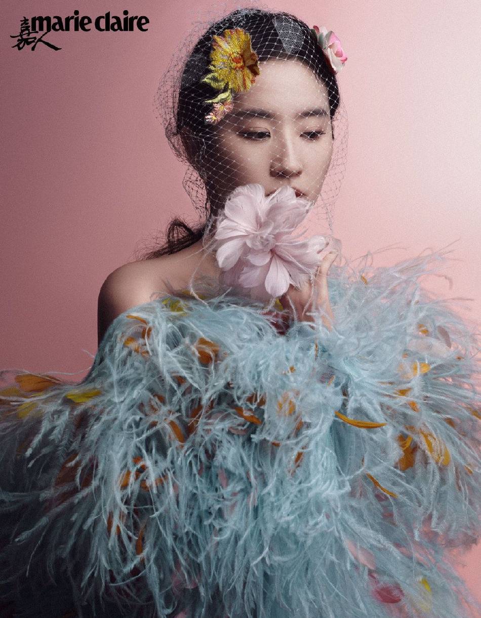 刘亦菲春季时尚写真：清新纯美与性感并存，完美展现曼妙身材-4