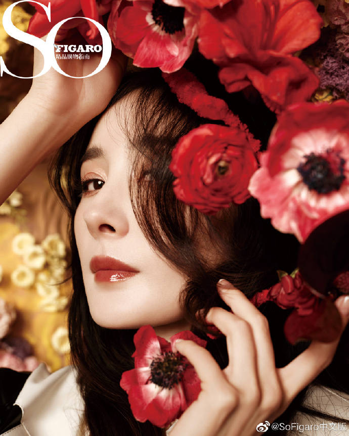 杨幂最新写真曝光，小蛮腰惹眼！完美身材性感迷人