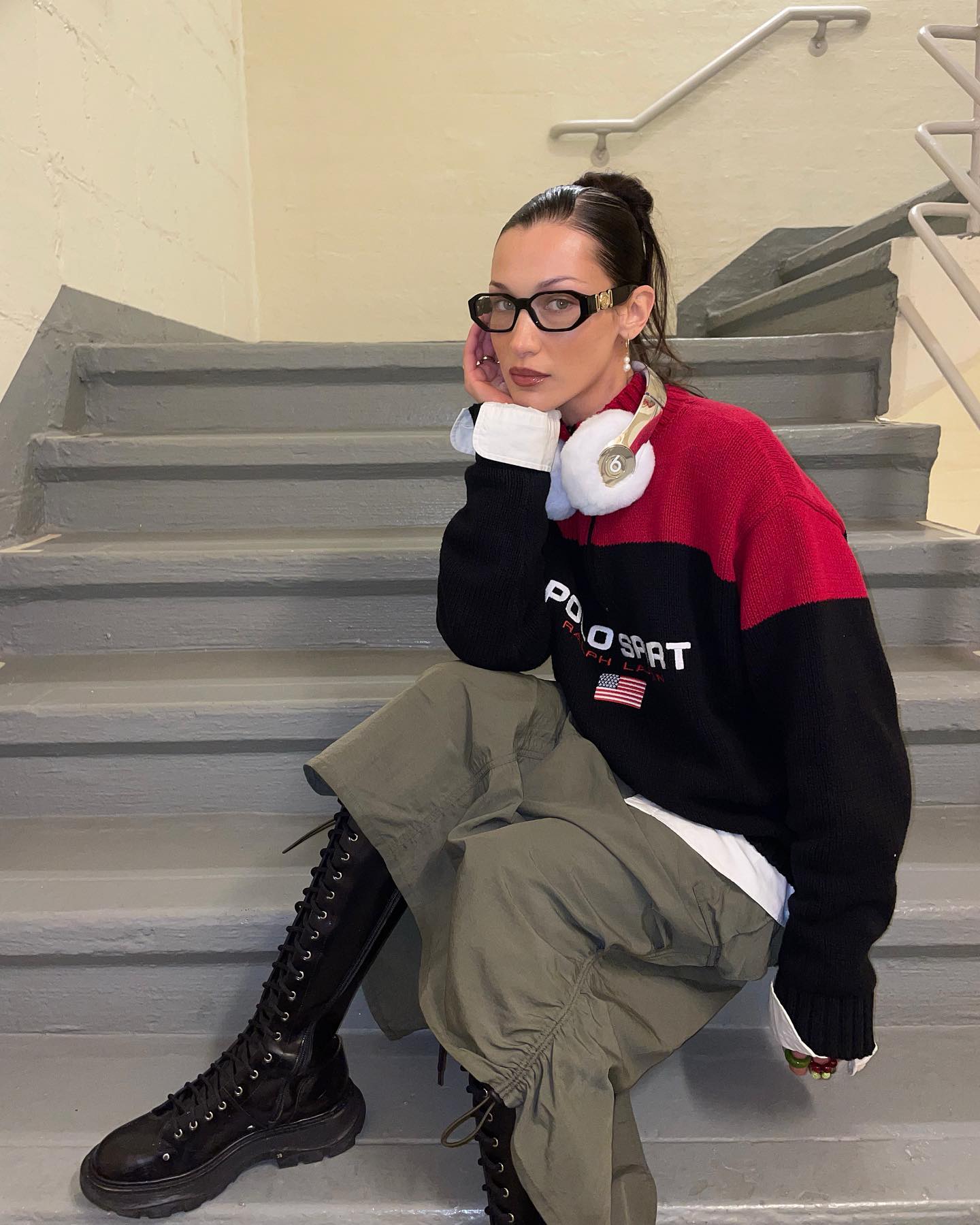 工装裤搭配降落伞裙,轻松穿出率性Y2K时尚风