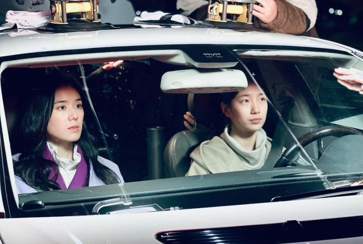 韩国演员郑恩彩的8大减龄穿搭术,用色彩打破单调乏味