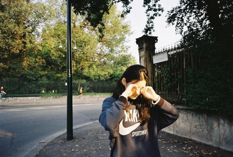 韩国演员郑恩彩的8大减龄穿搭术,用色彩打破单调乏味