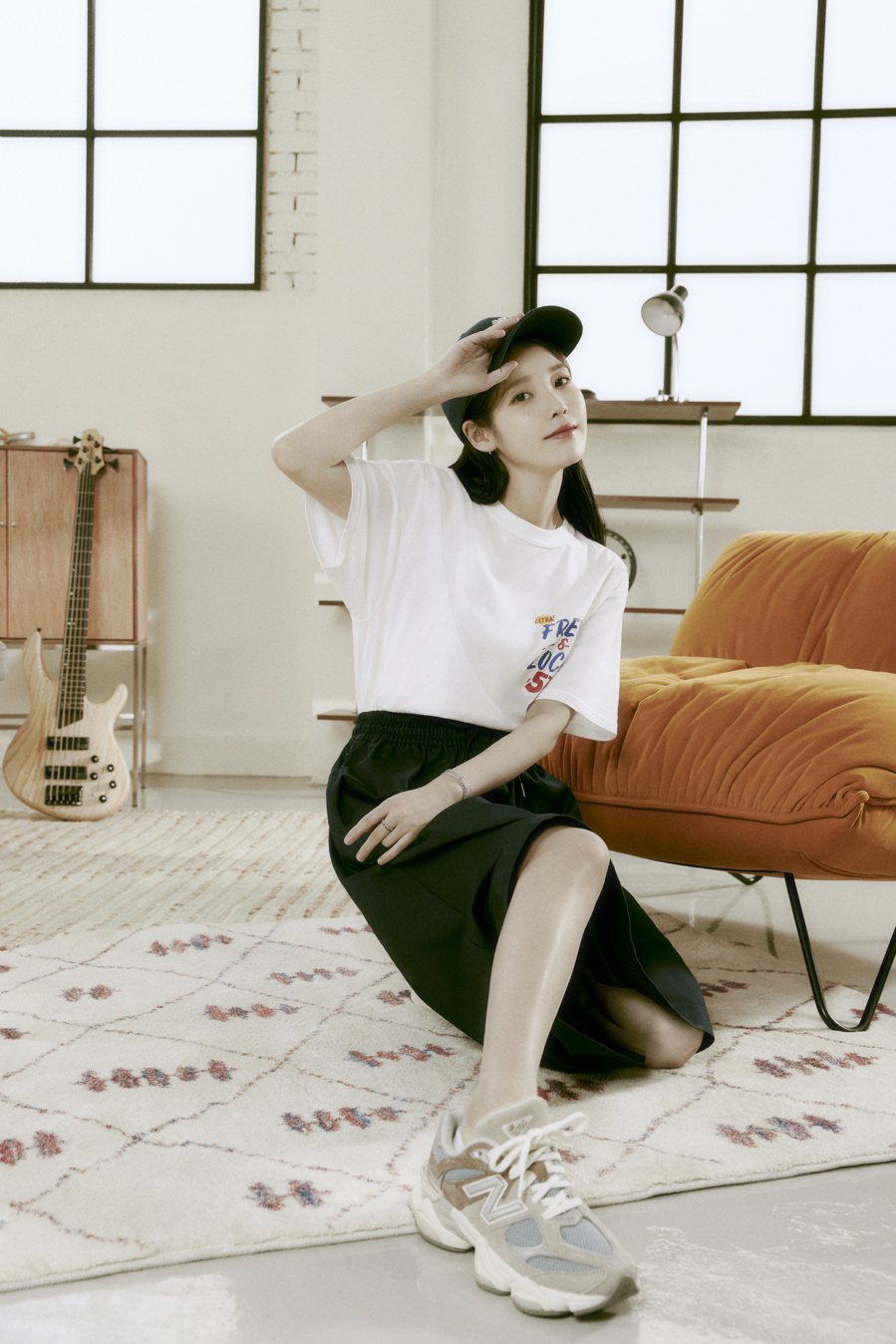 换季潮履怎么挑?跟着IU李知恩、坤达他们穿就对了!