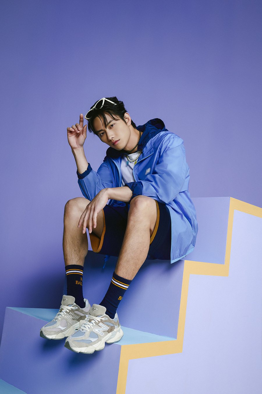 换季潮履怎么挑?跟着IU李知恩、坤达他们穿就对了!