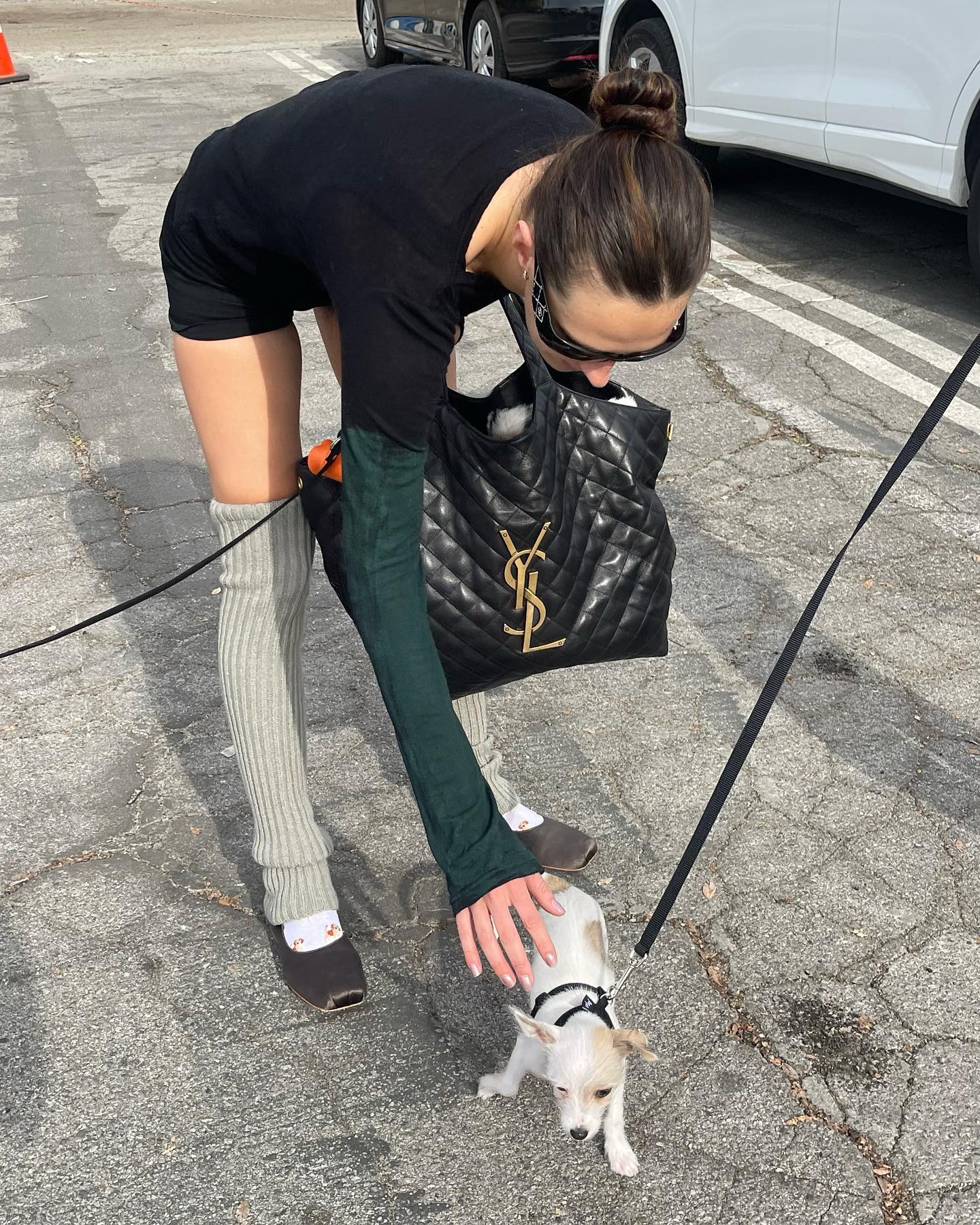 天气回暖别再执着于短袜，当季长筒袜越来越多女生喜爱穿