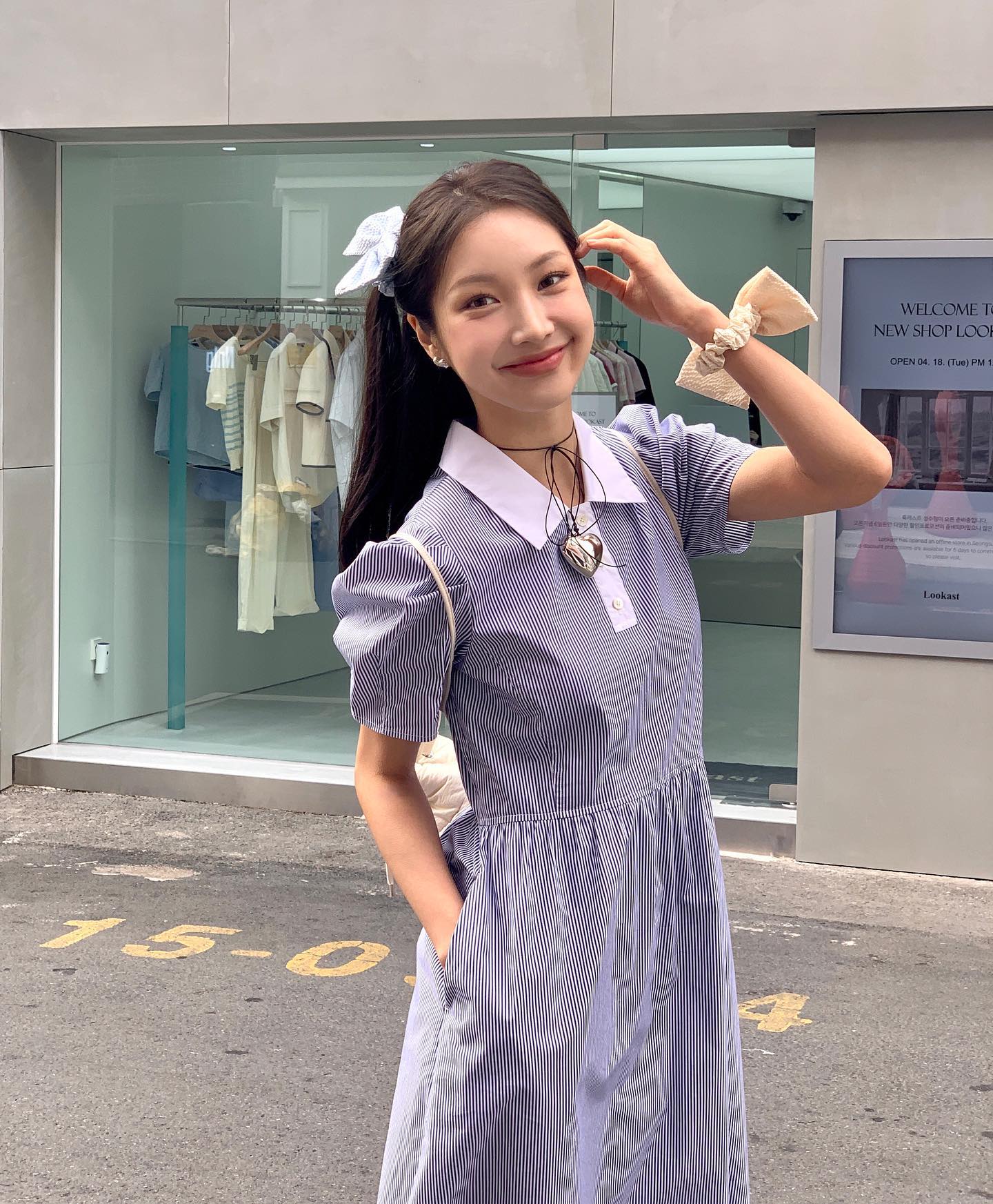 又到戴蝴蝶结发饰的时候,Lisa、张员瑛也喜爱戴!