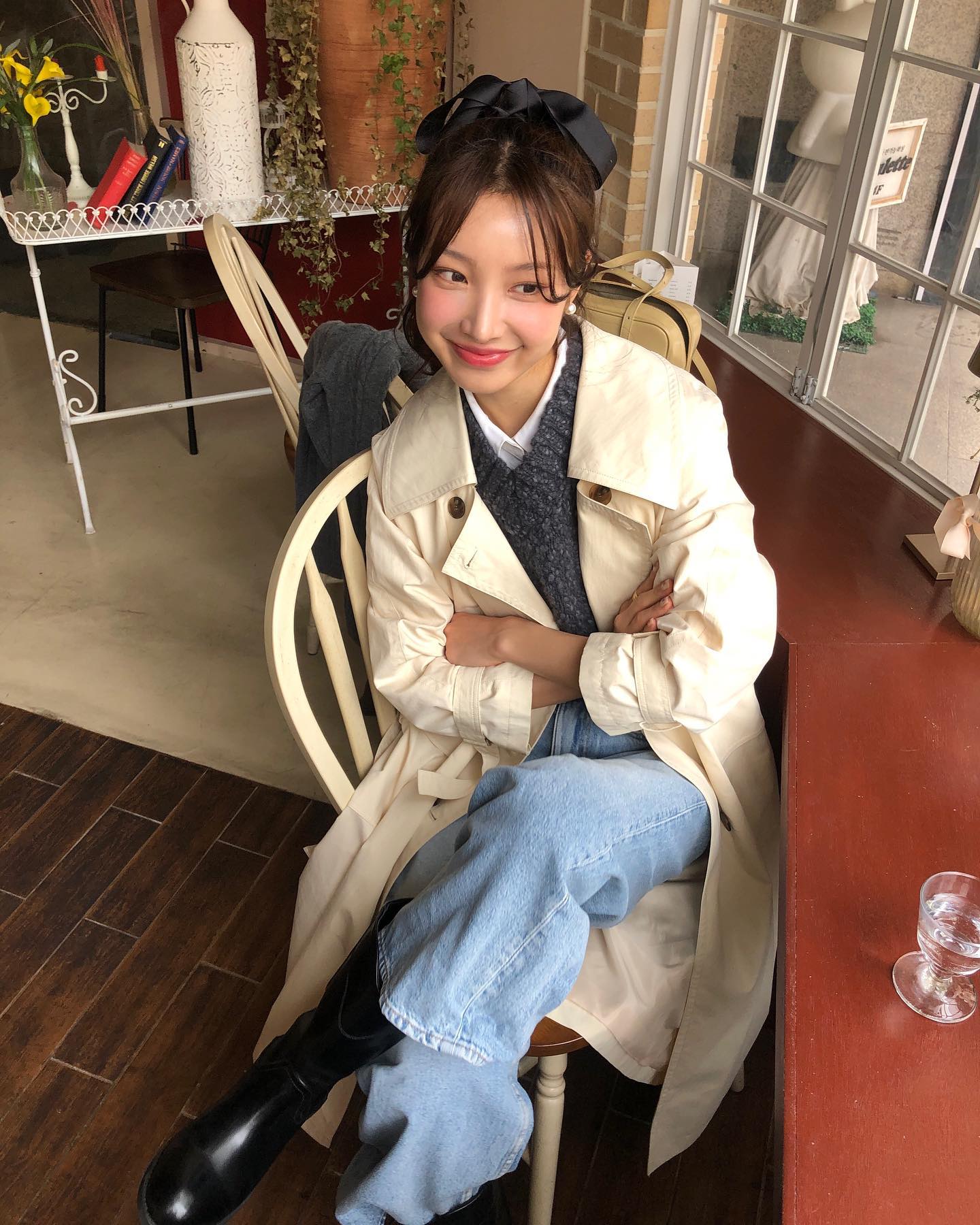 又到戴蝴蝶结发饰的时候,Lisa、张员瑛也喜爱戴!
