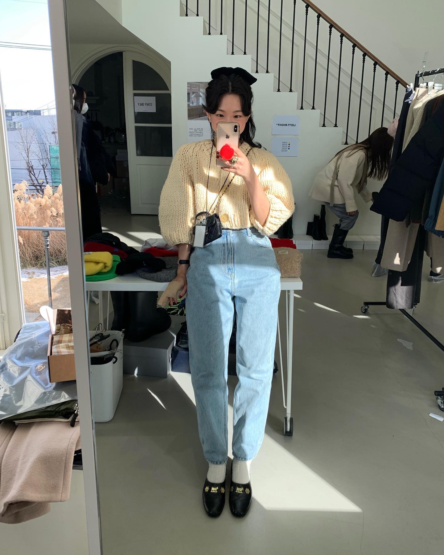 又到戴蝴蝶结发饰的时候,Lisa、张员瑛也喜爱戴!