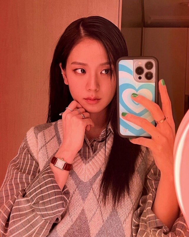 CARTIER 手表、珠宝要怎么选?看JISOO私下精致时髦单品风格!-19 CARTIER 手表、珠宝要怎么选?看JISOO私下精致时髦单品风格!