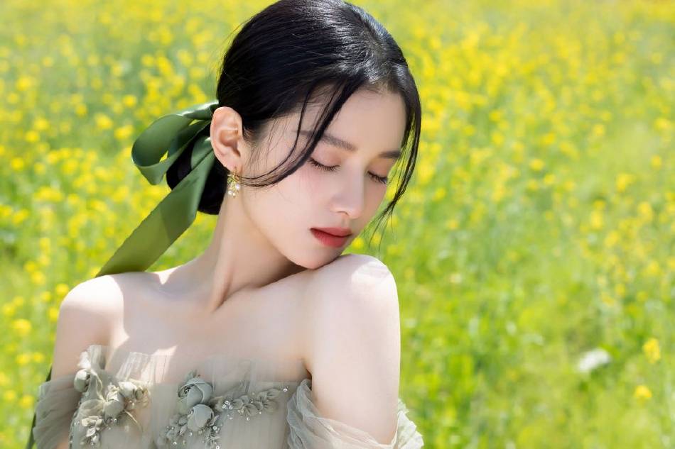 张婧仪一字肩绿色纱裙大秀美背！雪肤玉貌性感撩人-3