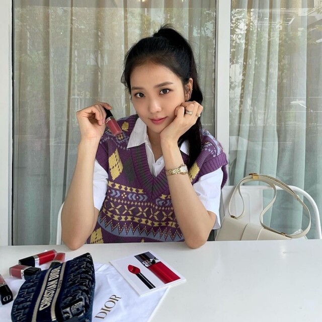 CARTIER 手表、珠宝要怎么选?看JISOO私下精致时髦单品风格!-1 CARTIER 手表、珠宝要怎么选?看JISOO私下精致时髦单品风格!