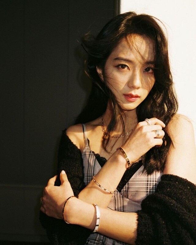 CARTIER 手表、珠宝要怎么选?看JISOO私下精致时髦单品风格!-14 CARTIER 手表、珠宝要怎么选?看JISOO私下精致时髦单品风格!