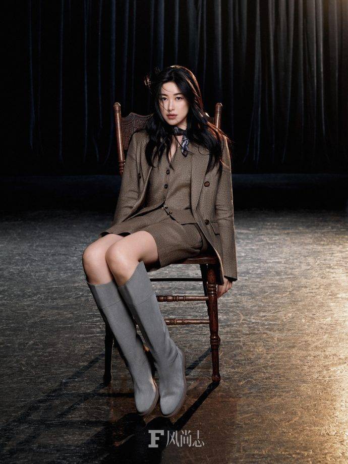 “中国第一美女”朱珠时尚杂志靓丽写真！大长腿太性感撩人-6