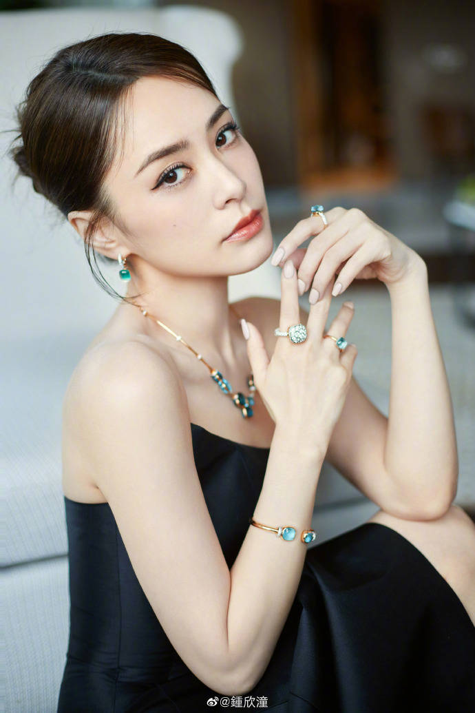 钟欣潼穿抹胸高开叉长裙秀美腿！曼妙身材性感撩人-5