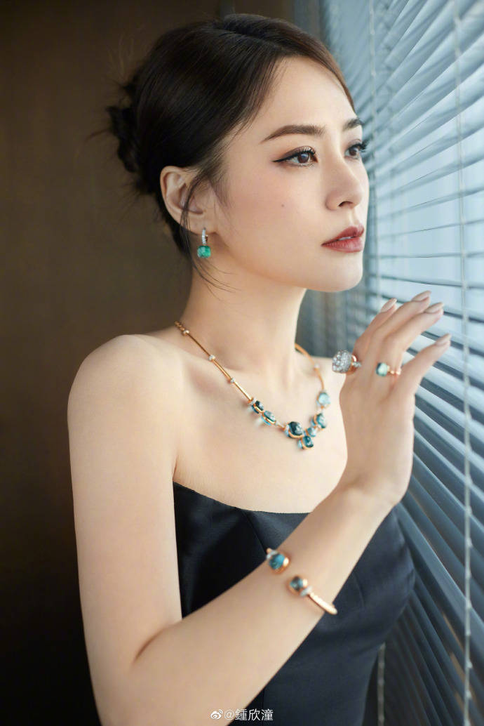 钟欣潼穿抹胸高开叉长裙秀美腿！曼妙身材性感撩人-3