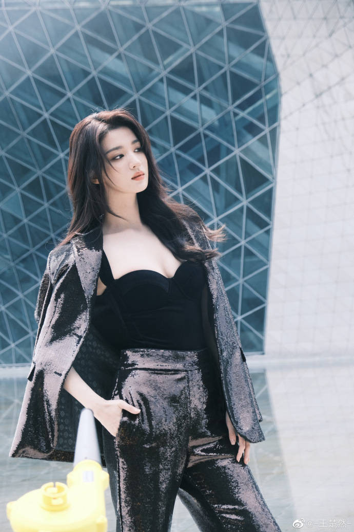 王楚然靓丽写真大秀曼妙身材！肤白貌美性感撩人-3