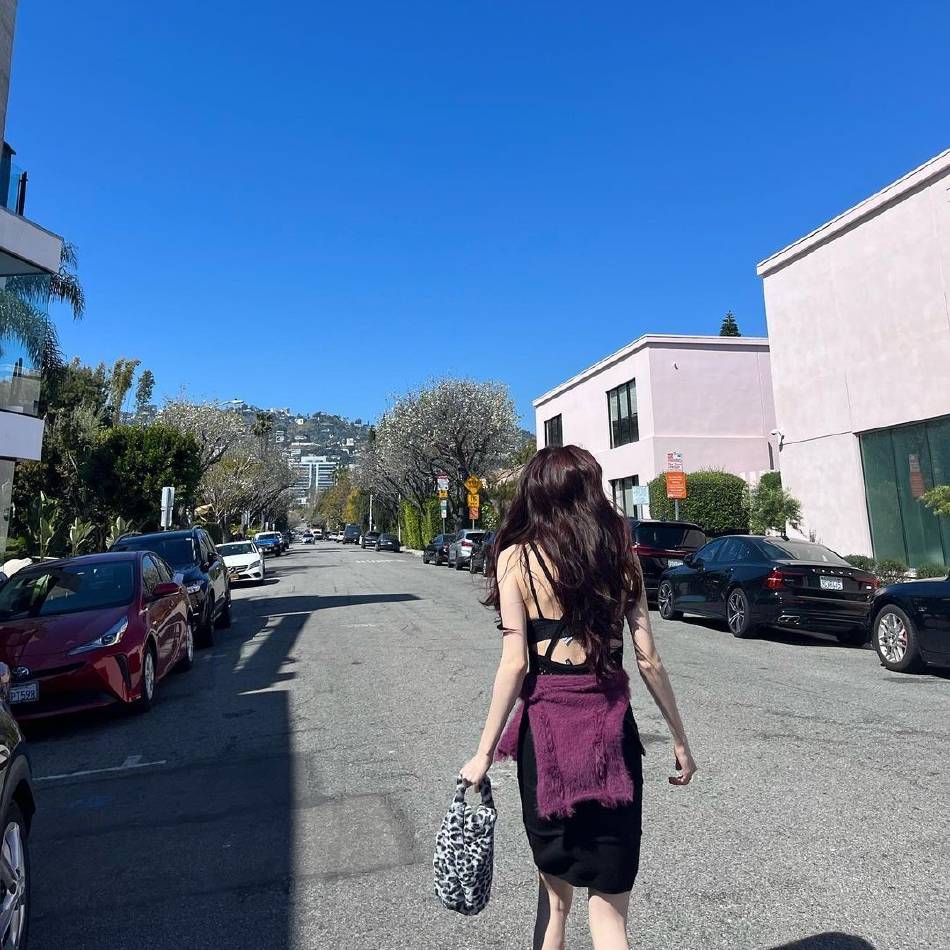 韩素希写真露美背性感迷人！肤白貌美不愧是小宋慧乔-3