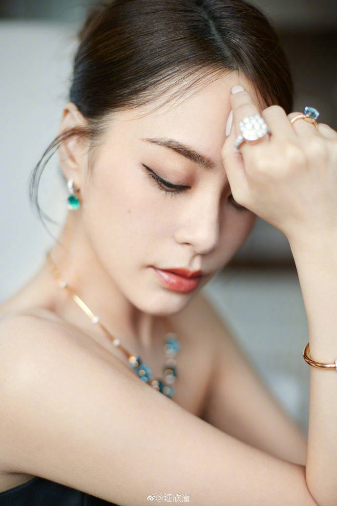 钟欣潼穿抹胸高开叉长裙秀美腿！曼妙身材性感撩人-4