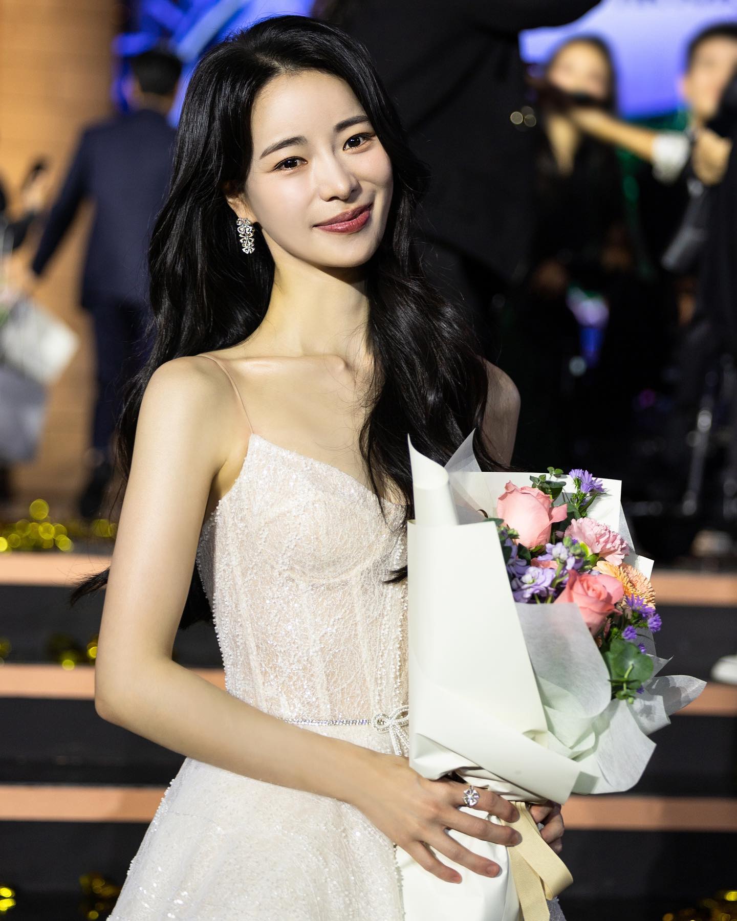 宋慧乔、朴恩斌、IU…我们喜欢的韩国演员都来了!2023百想艺术大赏红毯造型