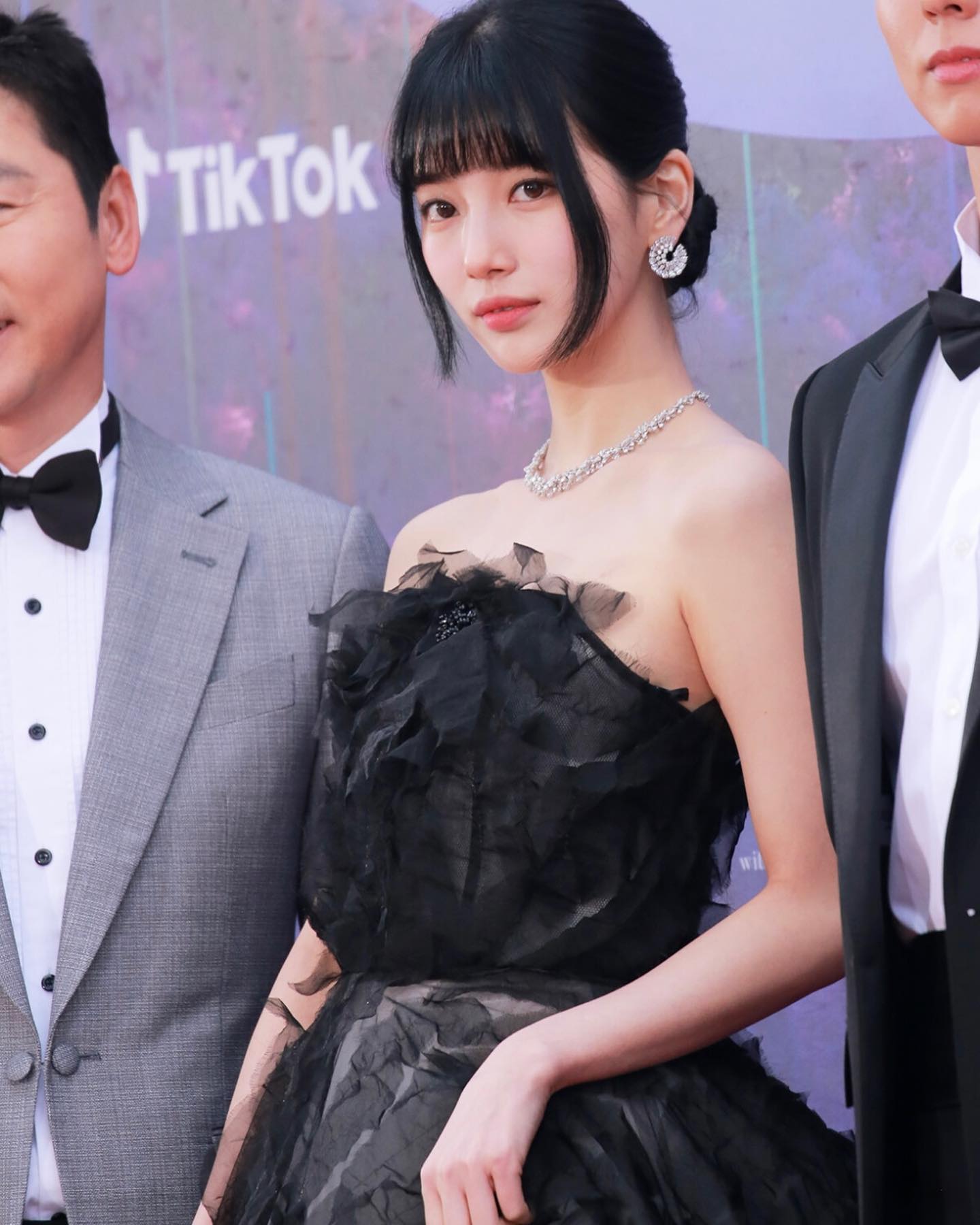 宋慧乔、朴恩斌、IU…我们喜欢的韩国演员都来了!2023百想艺术大赏红毯造型