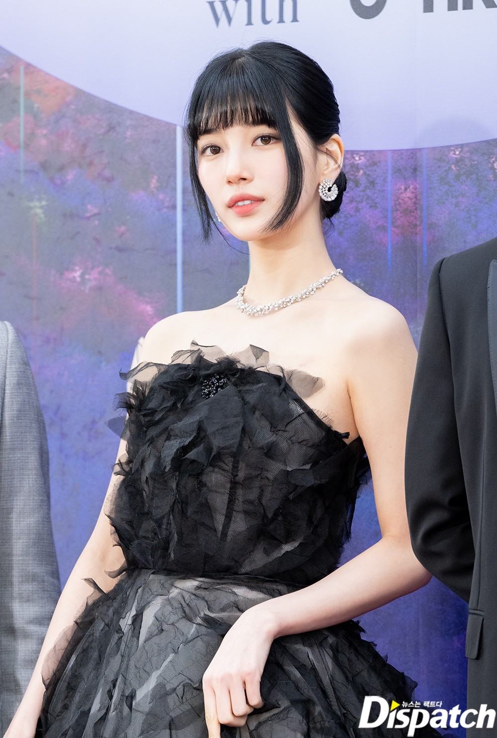 宋慧乔、朴恩斌、IU…我们喜欢的韩国演员都来了!2023百想艺术大赏红毯造型