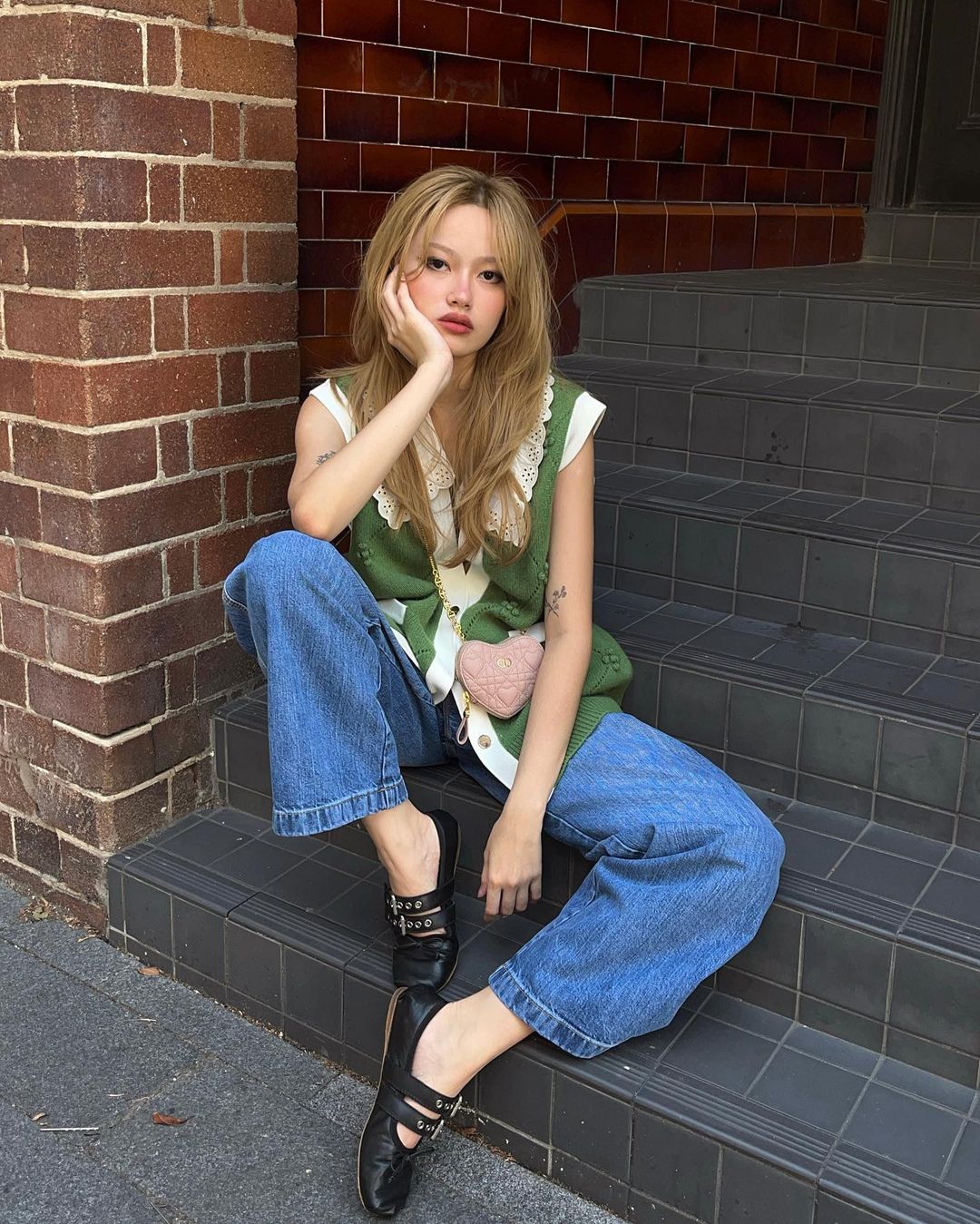 留一头浅色长发,澳洲女生Jamie Nguyen的穿衣打扮有点辣