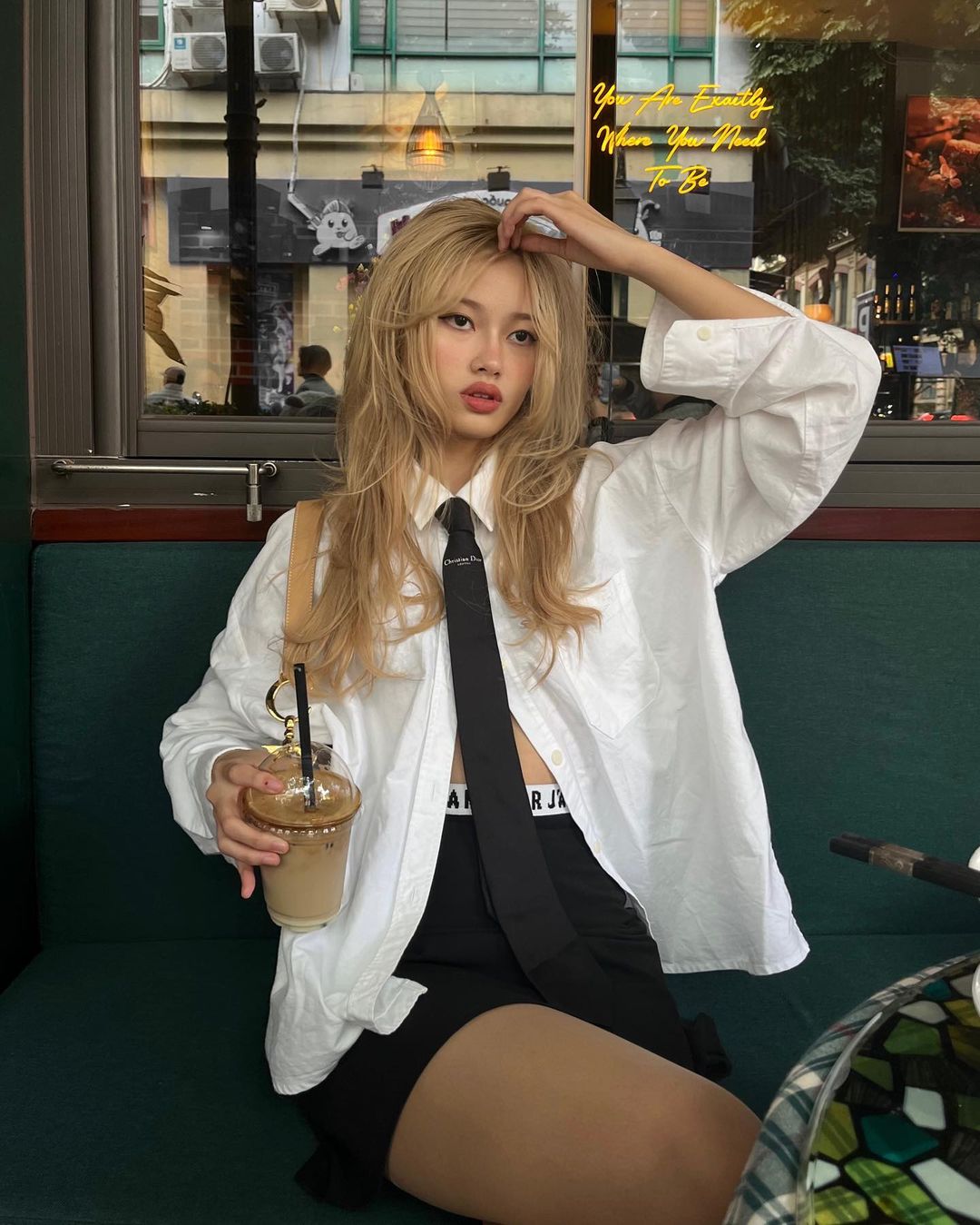 留一头浅色长发,澳洲女生Jamie Nguyen的穿衣打扮有点辣