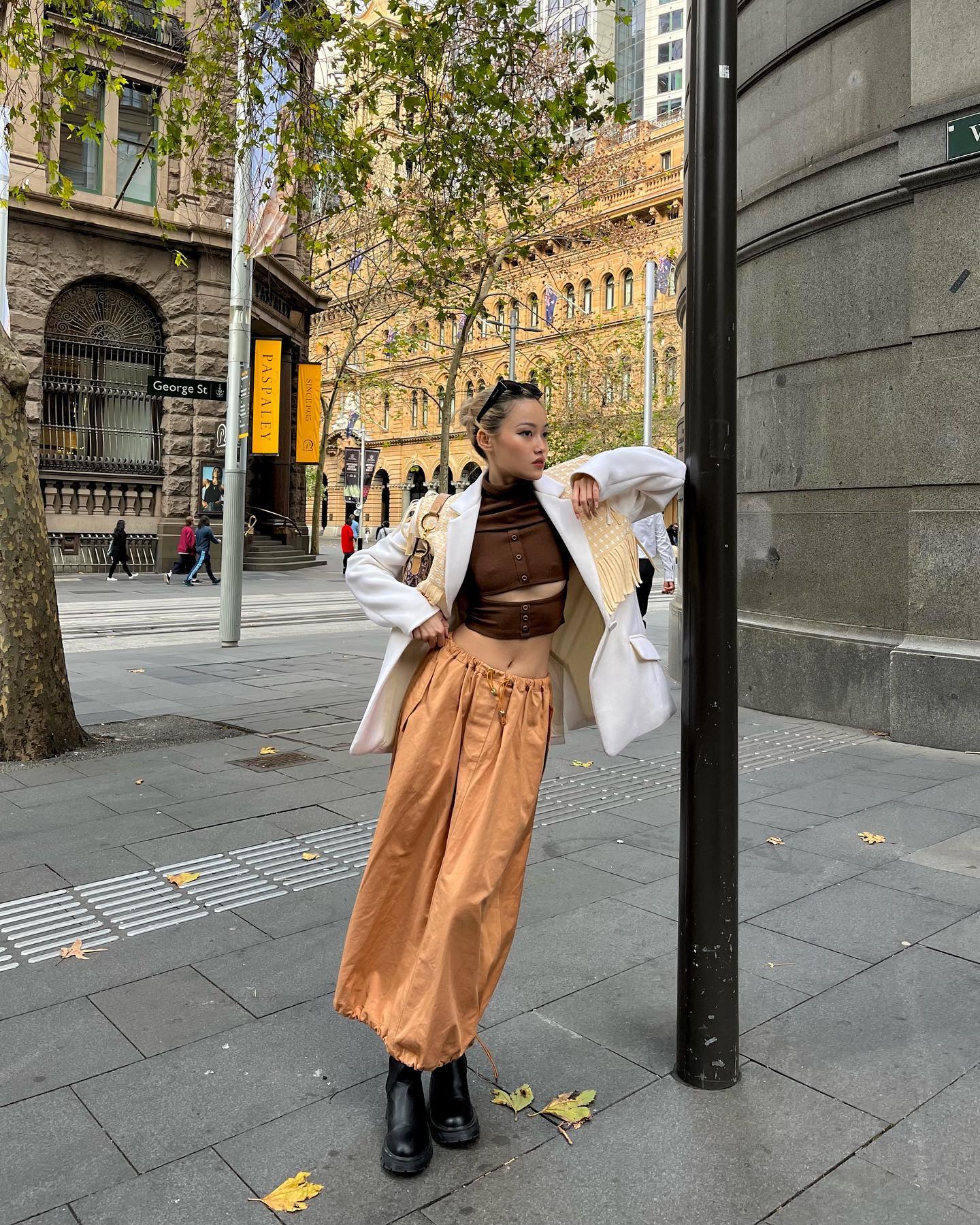 留一头浅色长发，澳洲女生Jamie Nguyen的穿衣打扮有点辣