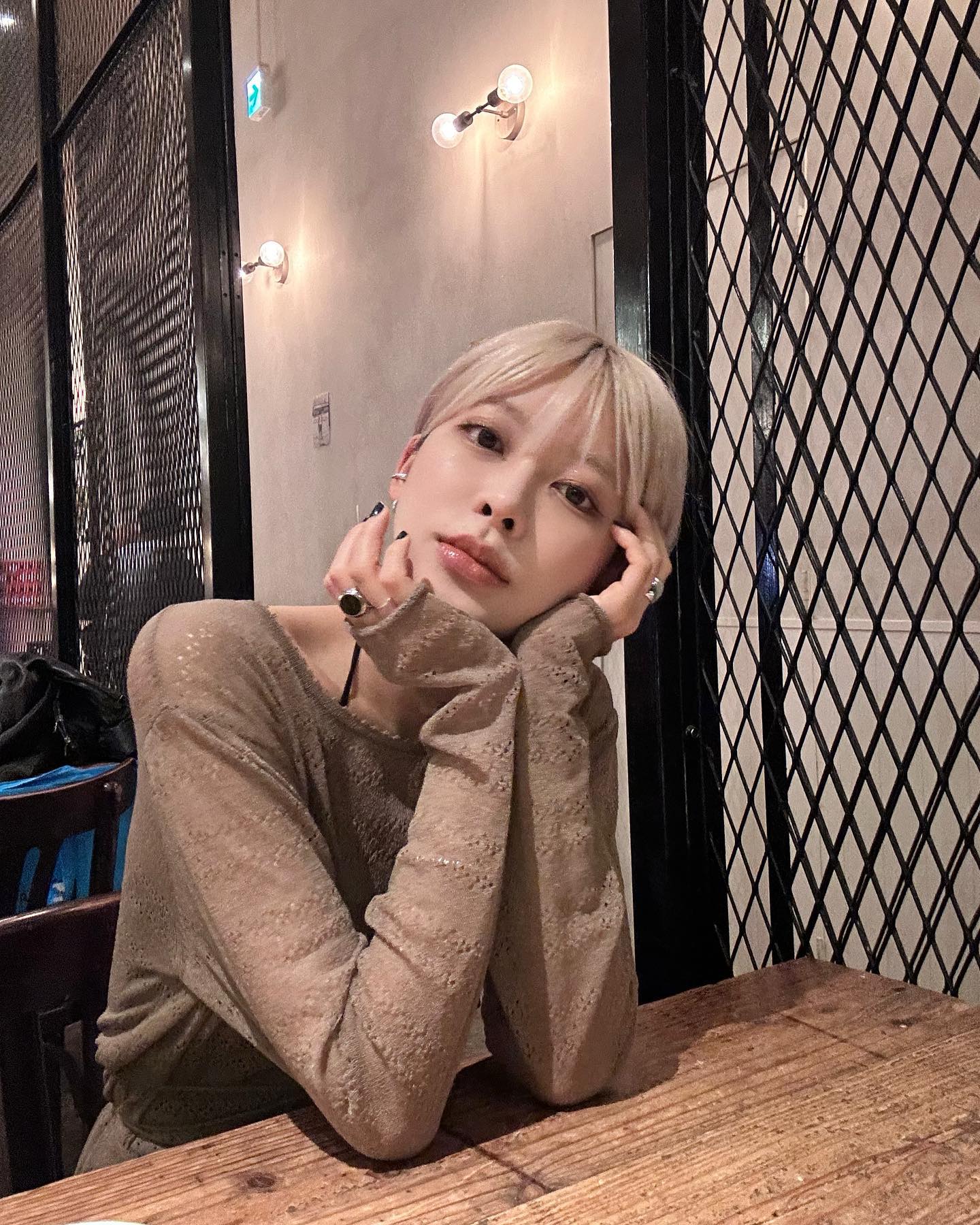 无法抵挡的漂发风潮，那些我们追踪的短发女生纷纷染上了浅发色